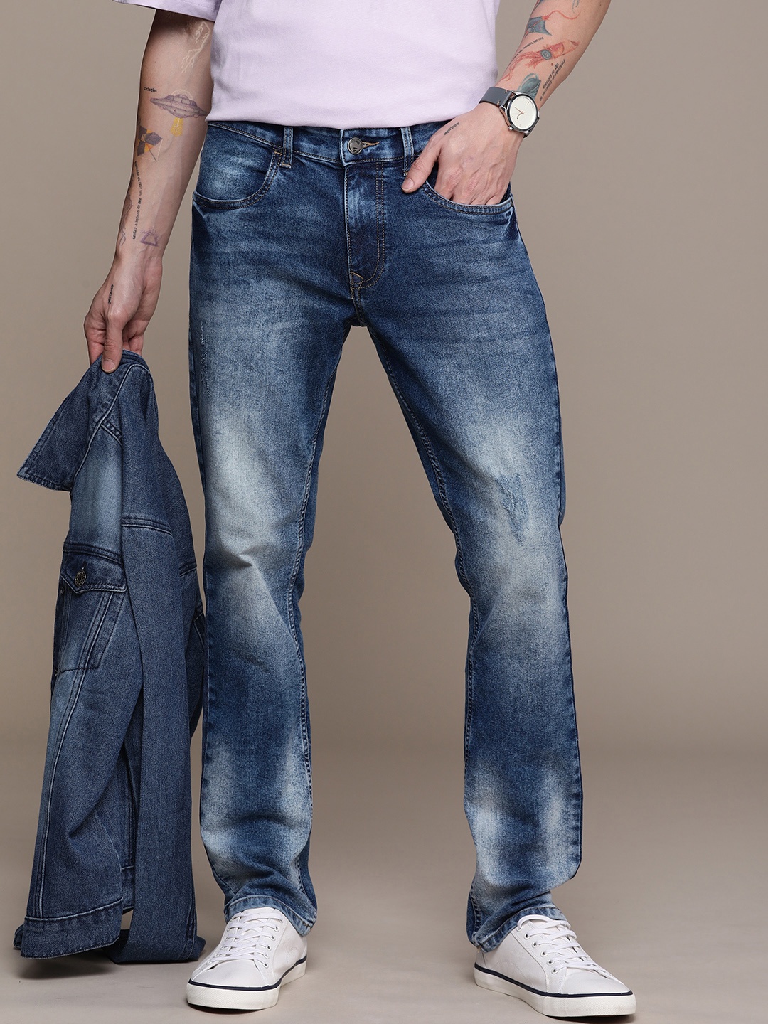 

WROGN Men Straight Fit Mildly Distressed Heavy Fade Stretchable Mid-Rise Jeans, Blue