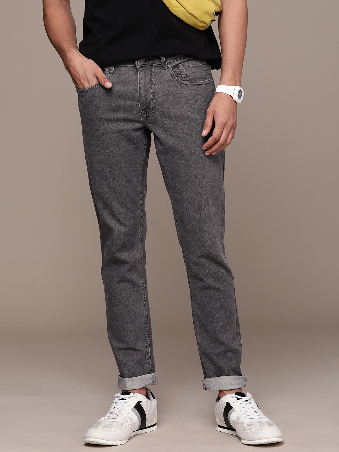 

WROGN Men Slim Fit Light Fade Stretchable Jeans, Grey