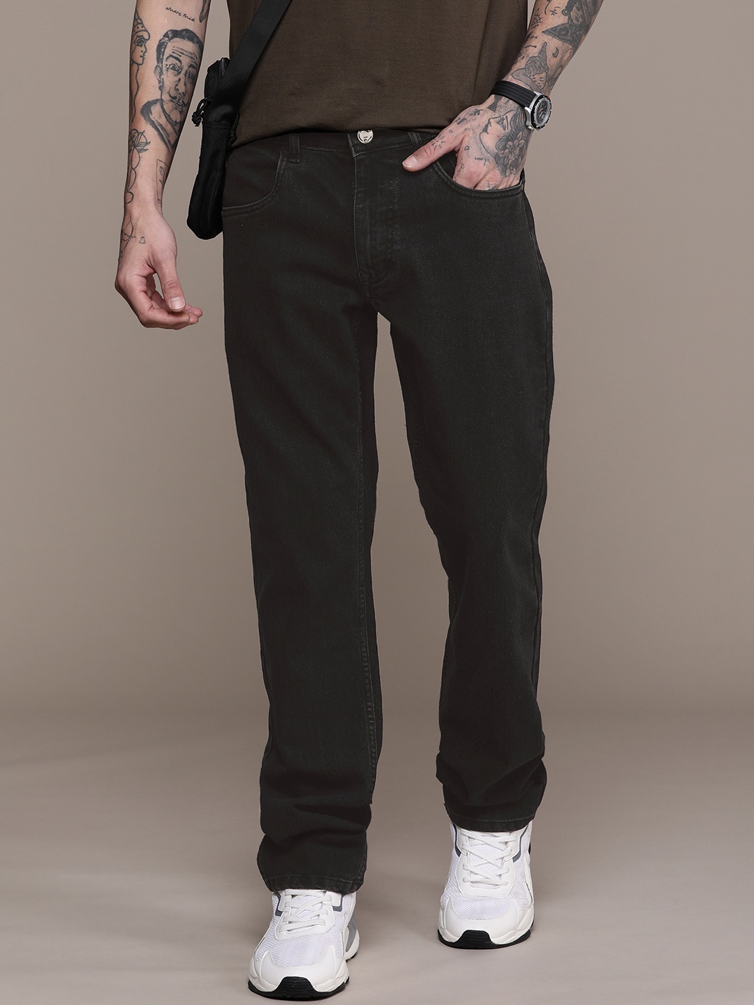 

WROGN Men Mid Rise Regular Fit Light Fade Stretchable Jeans, Black