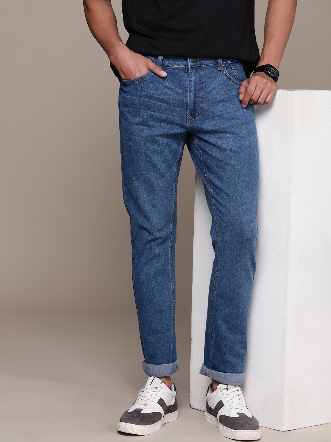 

WROGN Men Light Fade Stretchable Jeans, Blue