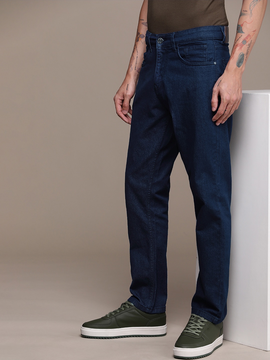 

WROGN Men Straight Fit Stretchable Jeans, Navy blue