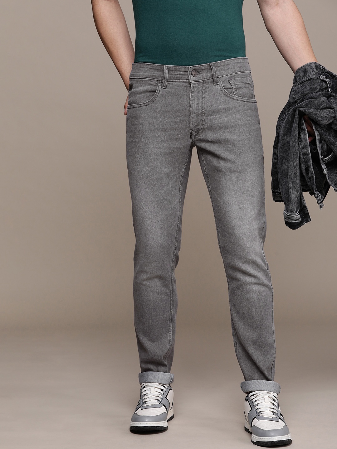

WROGN Men Slim Fit Light Fade Stretchable Jeans, Grey