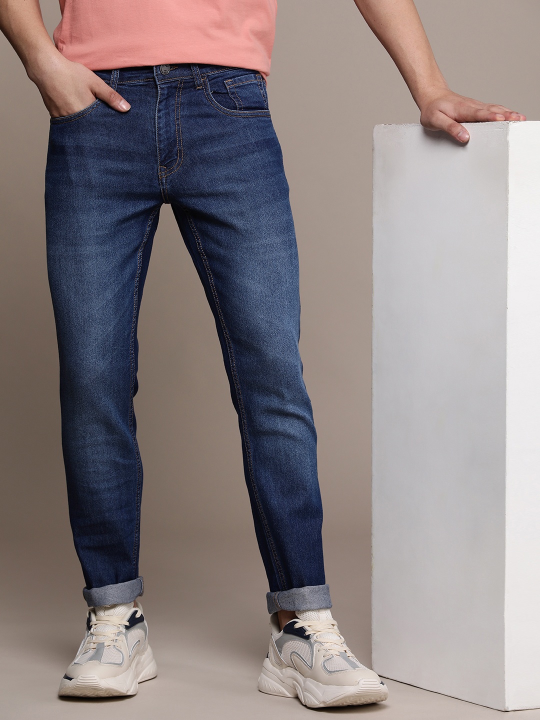 

WROGN Men Slim Fit Mid-Rise Light Fade Stretchable Jeans, Blue