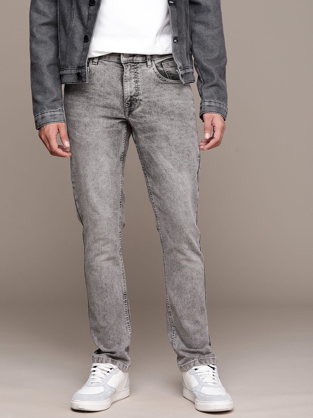 

WROGN Men Slim Fit Light Fade Stretchable Jeans, Grey