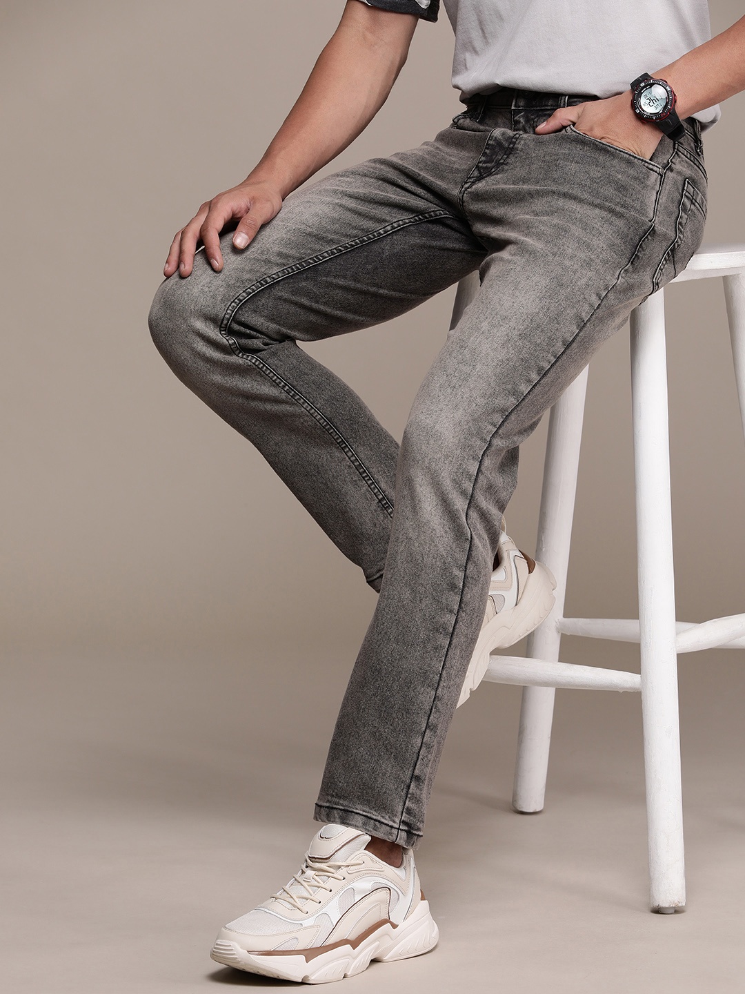 

WROGN Men Straight Fit Heavy Fade Stretchable Jeans, Grey