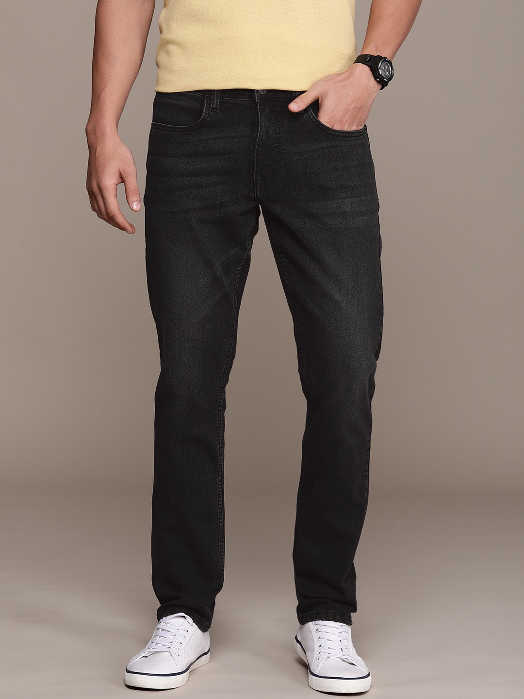 

WROGN Men Straight Fit Light Fade Stretchable Jeans, Black