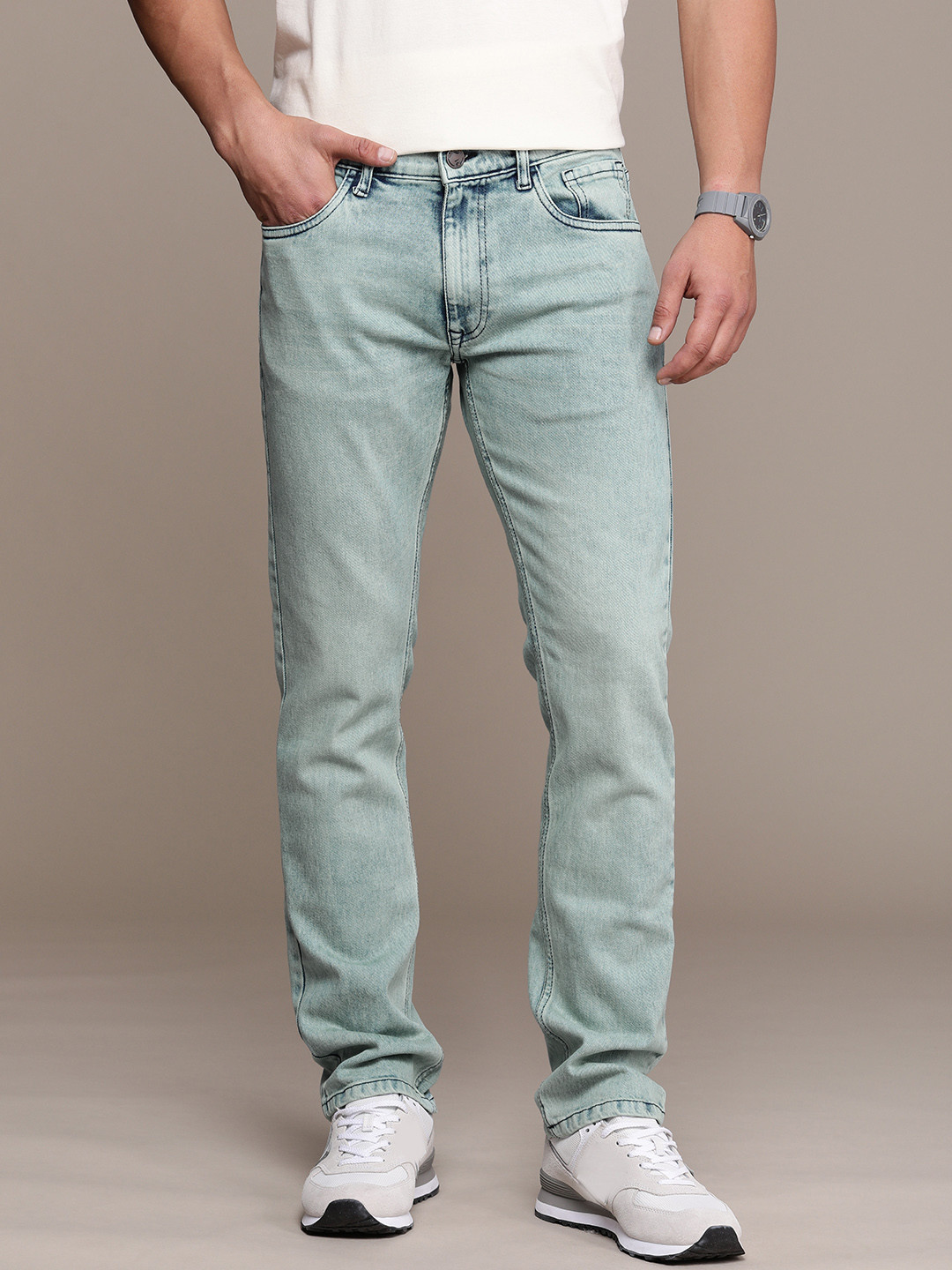 

WROGN Men Straight Fit Light Fade Stretchable Jeans, Blue