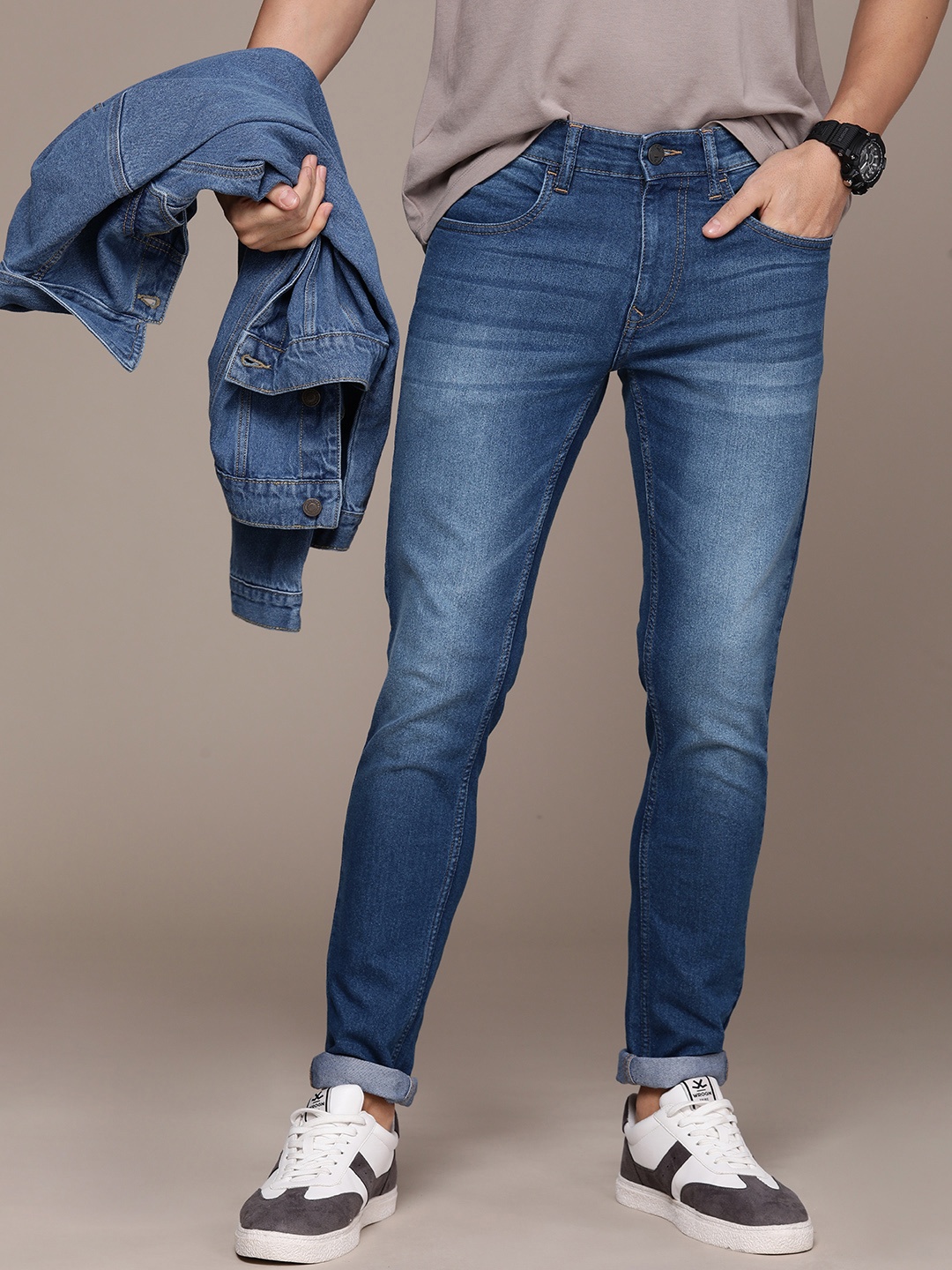 

WROGN Men Skinny Fit Light Fade Stretchable Mid-Rise Jeans, Blue