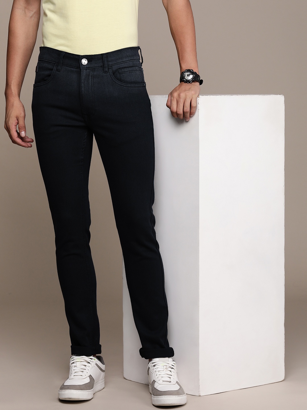 

WROGN Men Skinny Fit Light Fade Stretchable Jeans, Black