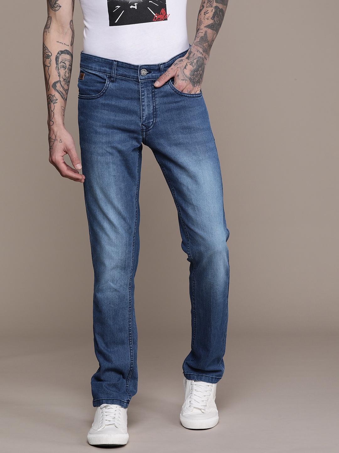 

WROGN Men Light Fade Stretchable Jeans, Blue
