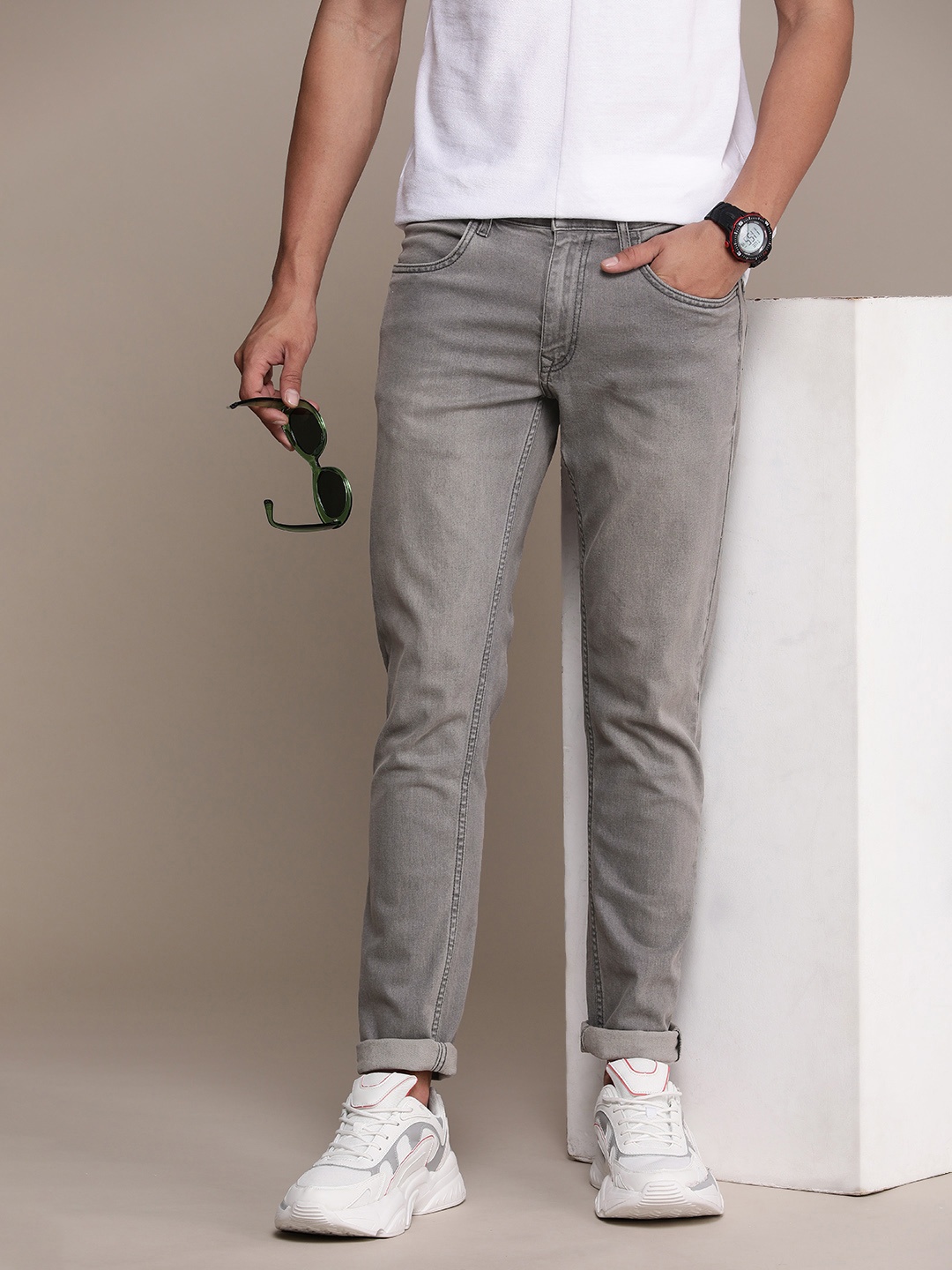 

WROGN Men Skinny Fit Light Fade Stretchable Jeans, Grey