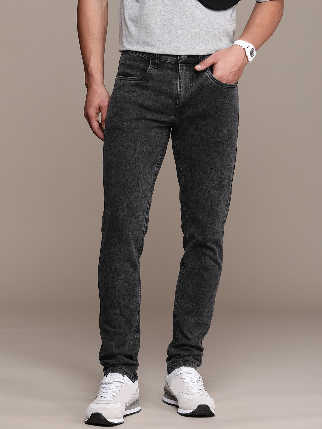 

WROGN Men Slim Fit Light Fade Stretchable Jeans, Grey