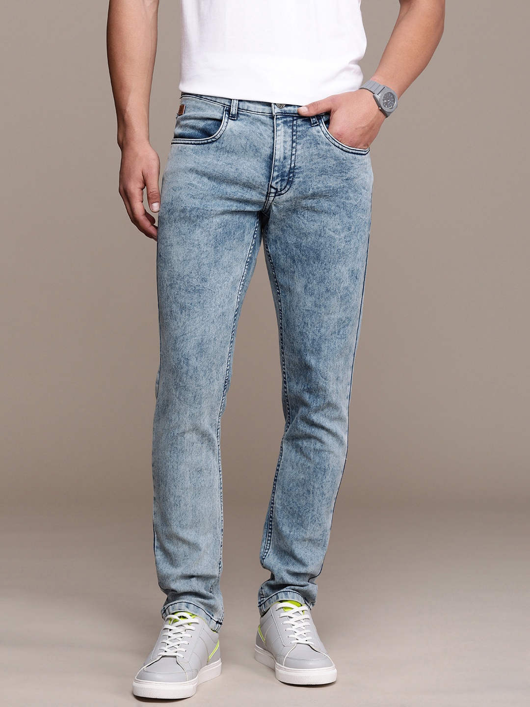 

WROGN Men Straight Fit Light Fade Stretchable Jeans, Blue
