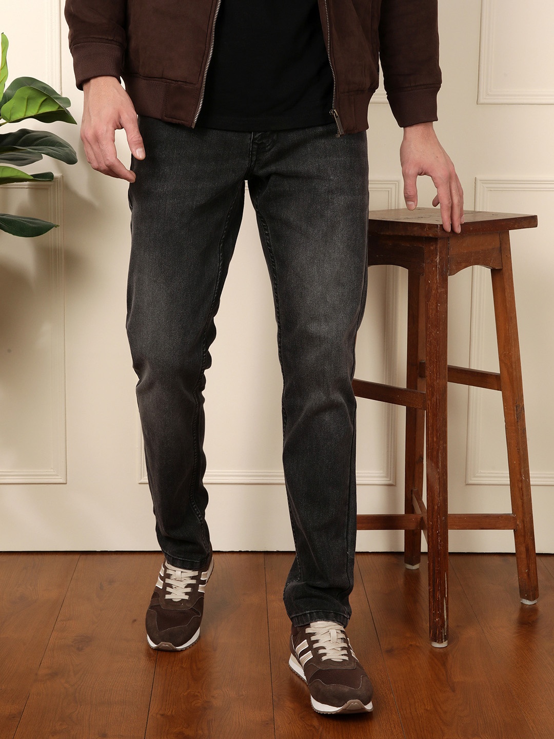 

WROGN Men Slim Fit Light Fade Stretchable Jeans, Charcoal