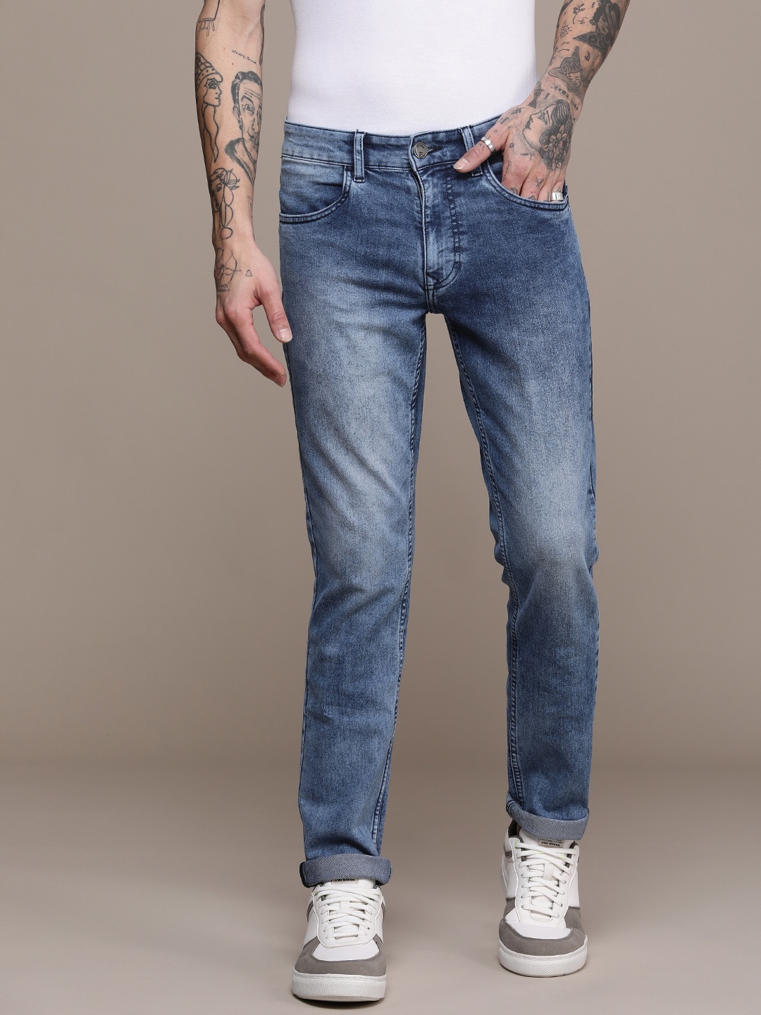 

WROGN Men Slim Fit Light Fade Stretchable Jeans, Blue