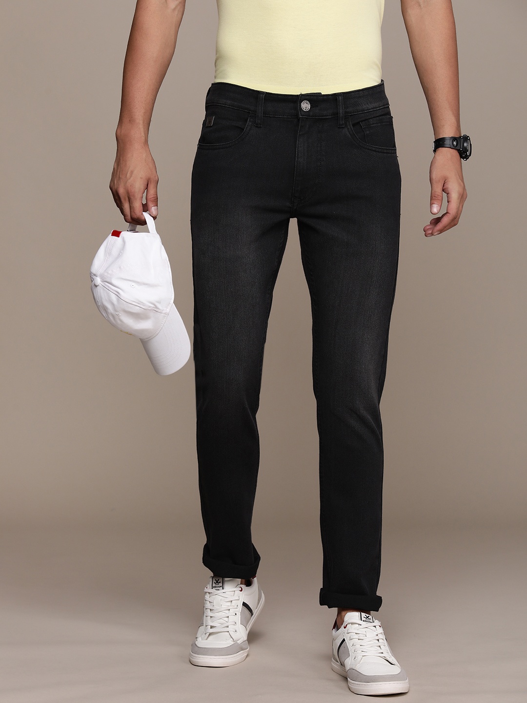 

WROGN Men Slim Fit Light Fade Stretchable Jeans, Charcoal