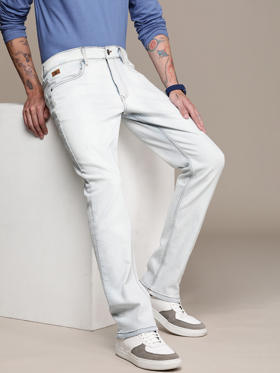 

WROGN Men Straight Fit Low Distress Stretchable Jeans, Blue