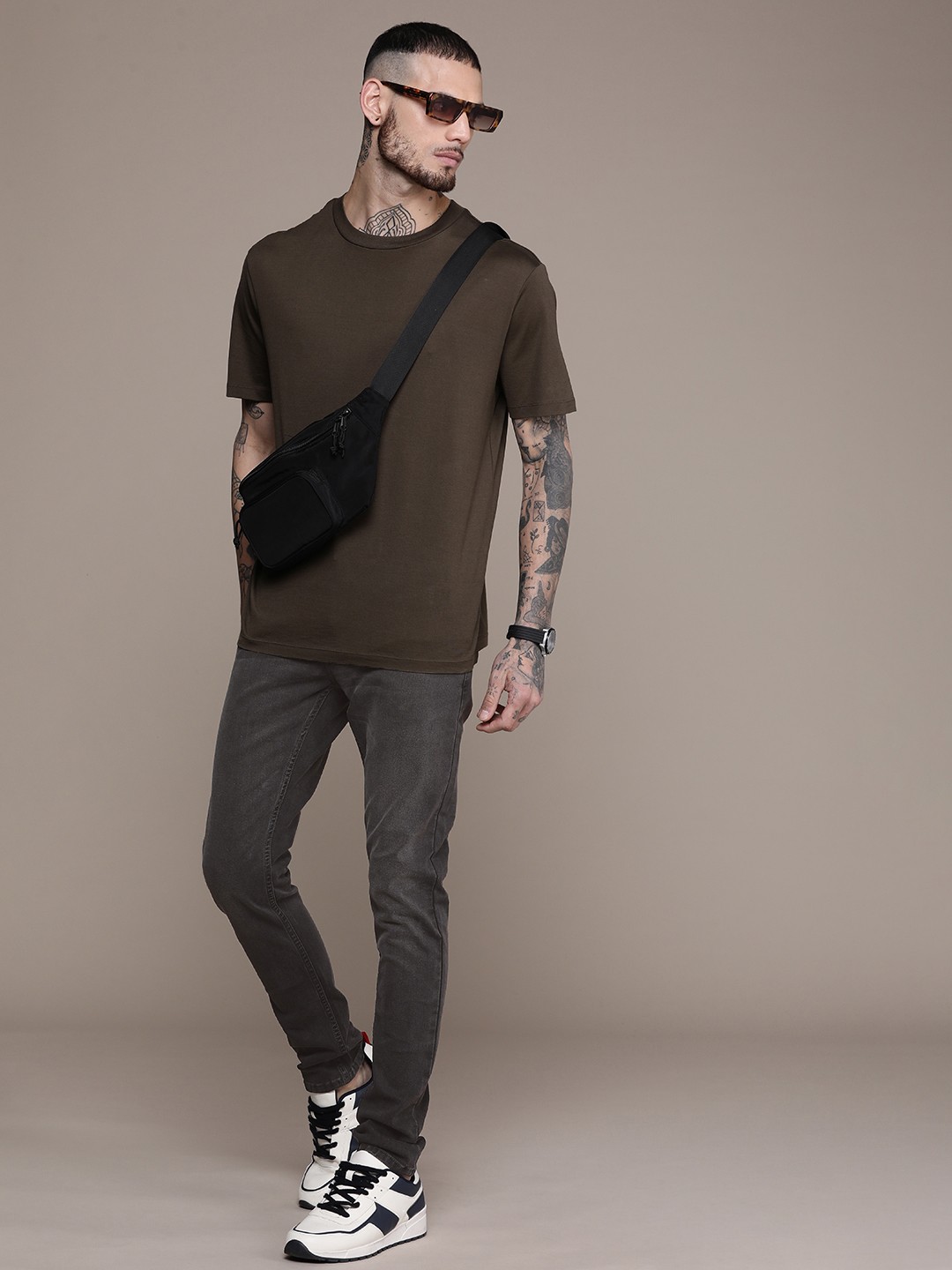 

WROGN Men Skinny Fit Light Fade Stretchable Mid-Rise Jeans, Grey