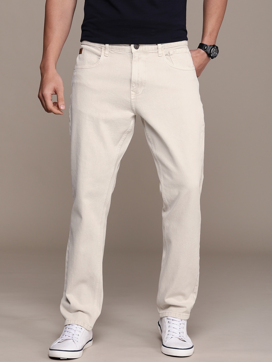 

WROGN Men Relaxed Fit Stretchable Jeans, Beige