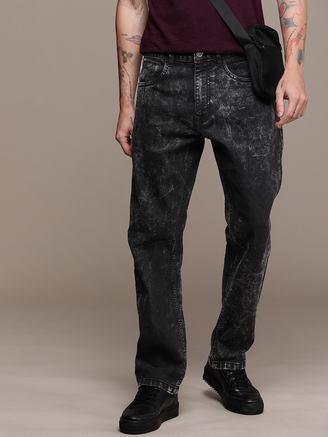 

WROGN Men Anti Fit Acid Wash Stretchable Jeans, Black