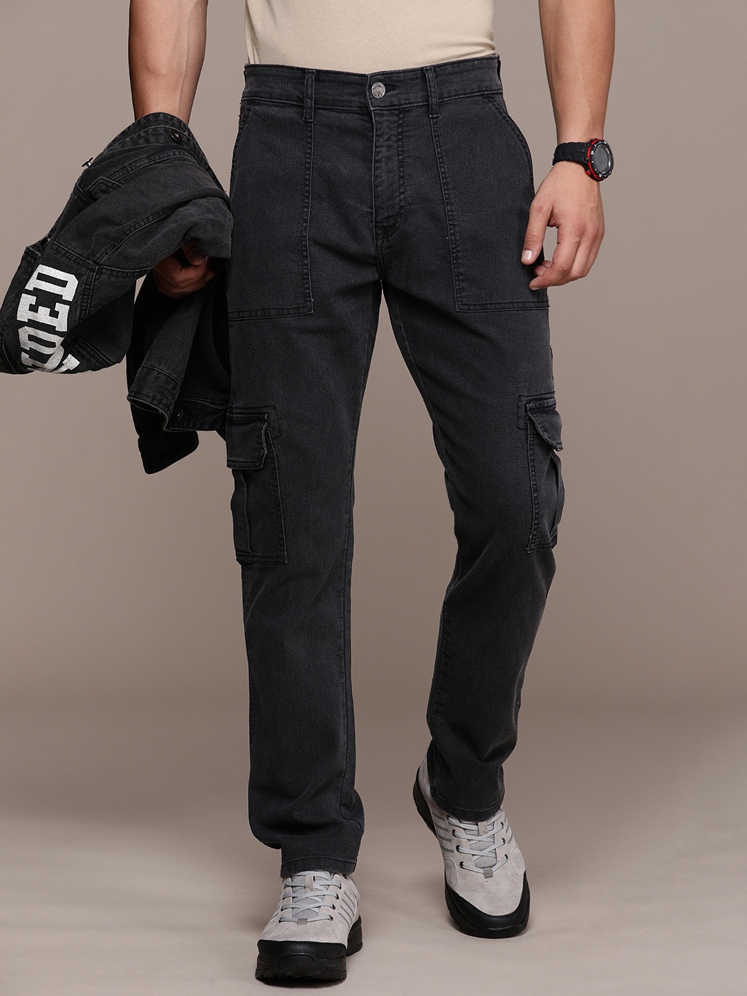 

WROGN Men Cargo Fit Stretchable Jeans, Grey