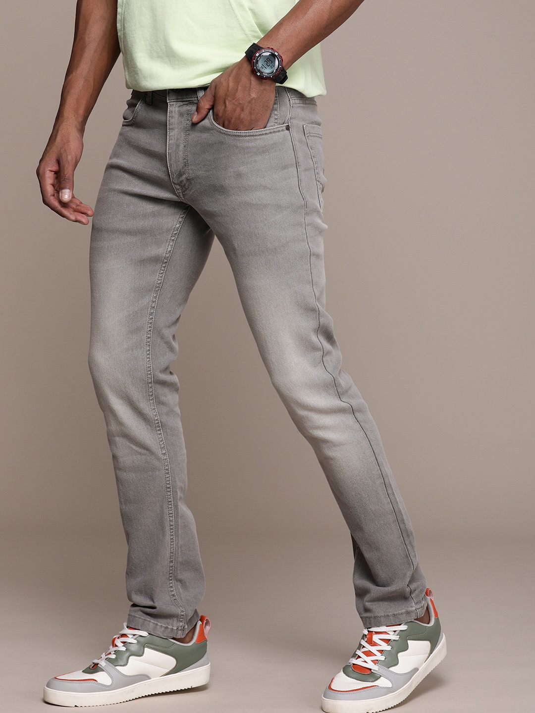 

WROGN Men Slim Fit Light Fade Stretchable Jeans, Grey
