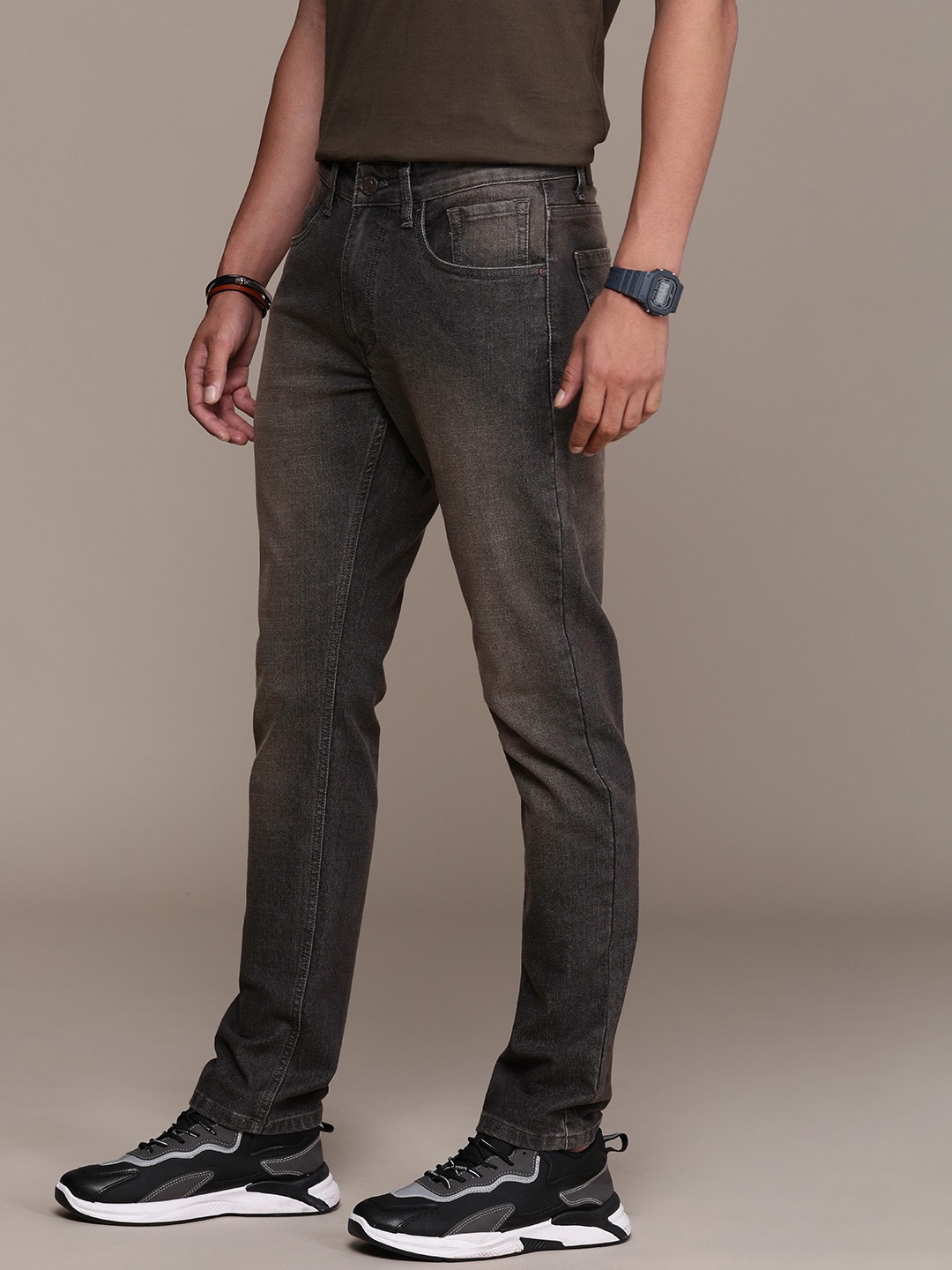 

WROGN Men Slim Fit Light Fade Stretchable Jeans, Grey