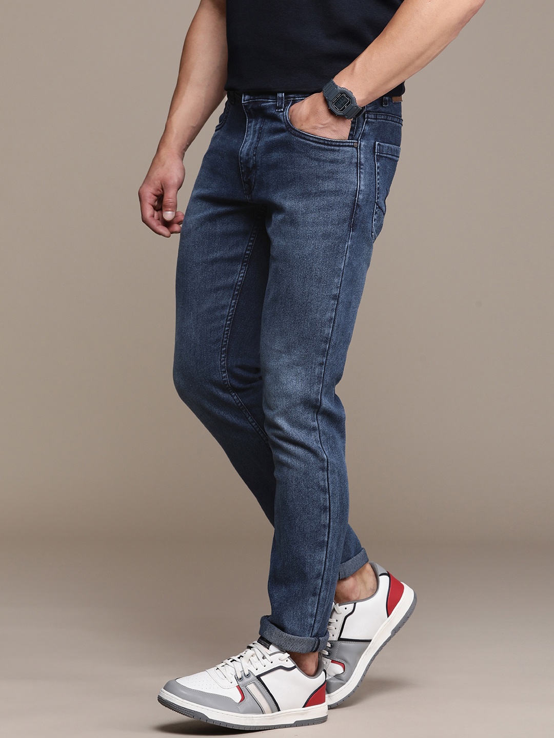 

WROGN Men Light Fade Stretchable Jeans, Blue