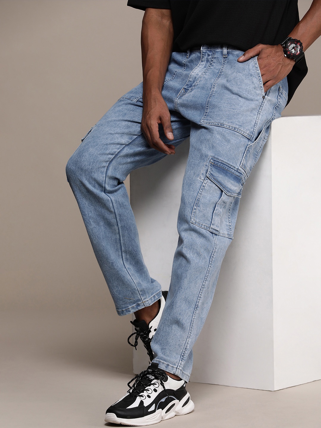 

WROGN Men Mid Rise Cargo Light Fade Stretchable Jeans, Blue