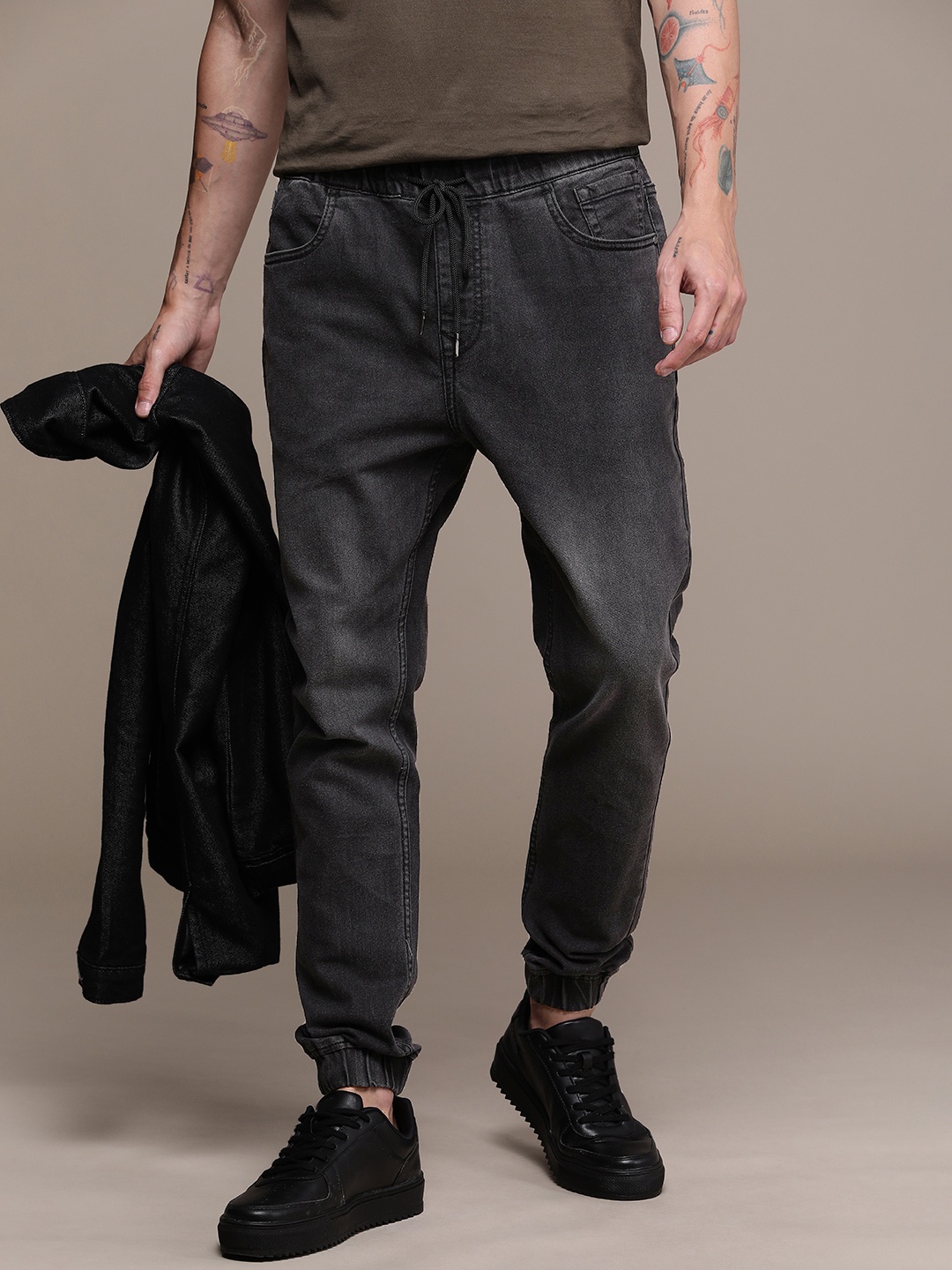 

WROGN Men Jogger Light Fade Stretchable Jeans, Black