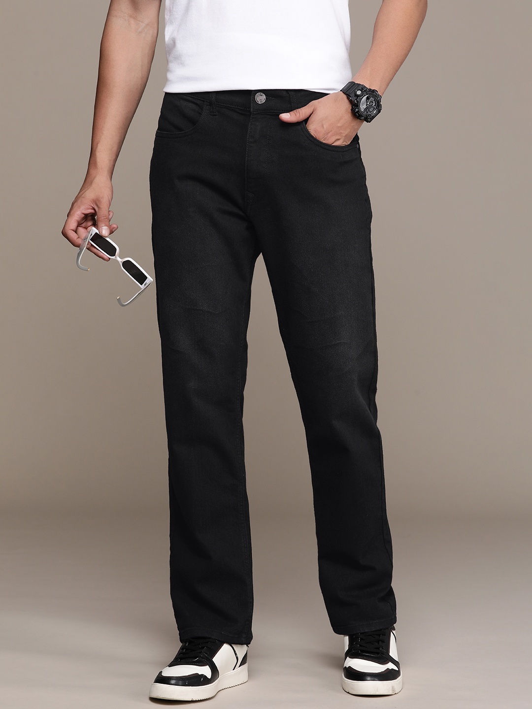 

WROGN Men Anti Fit Stretchable Jeans, Black