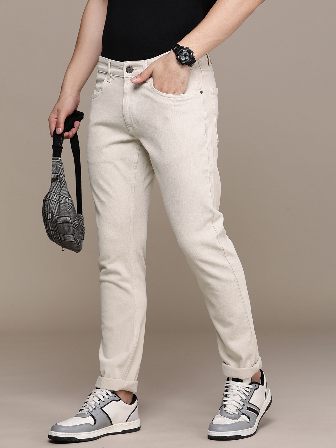

WROGN Men Slim Fit Stretchable Jeans, Beige