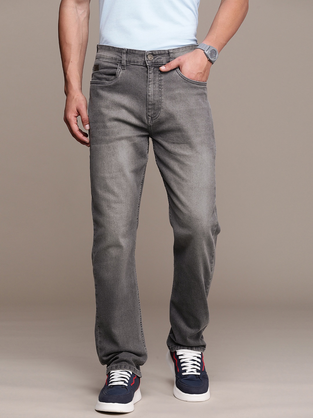 

WROGN Men Anti Fit Heavy Fade Stretchable Mid-Rise Jeans, Grey