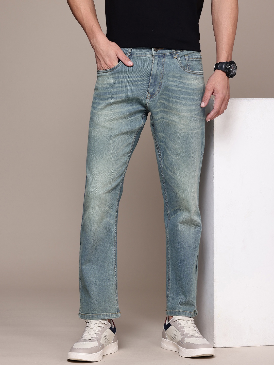 

WROGN Men Relaxed Fit Heavy Fade Stretchable Jeans, Blue