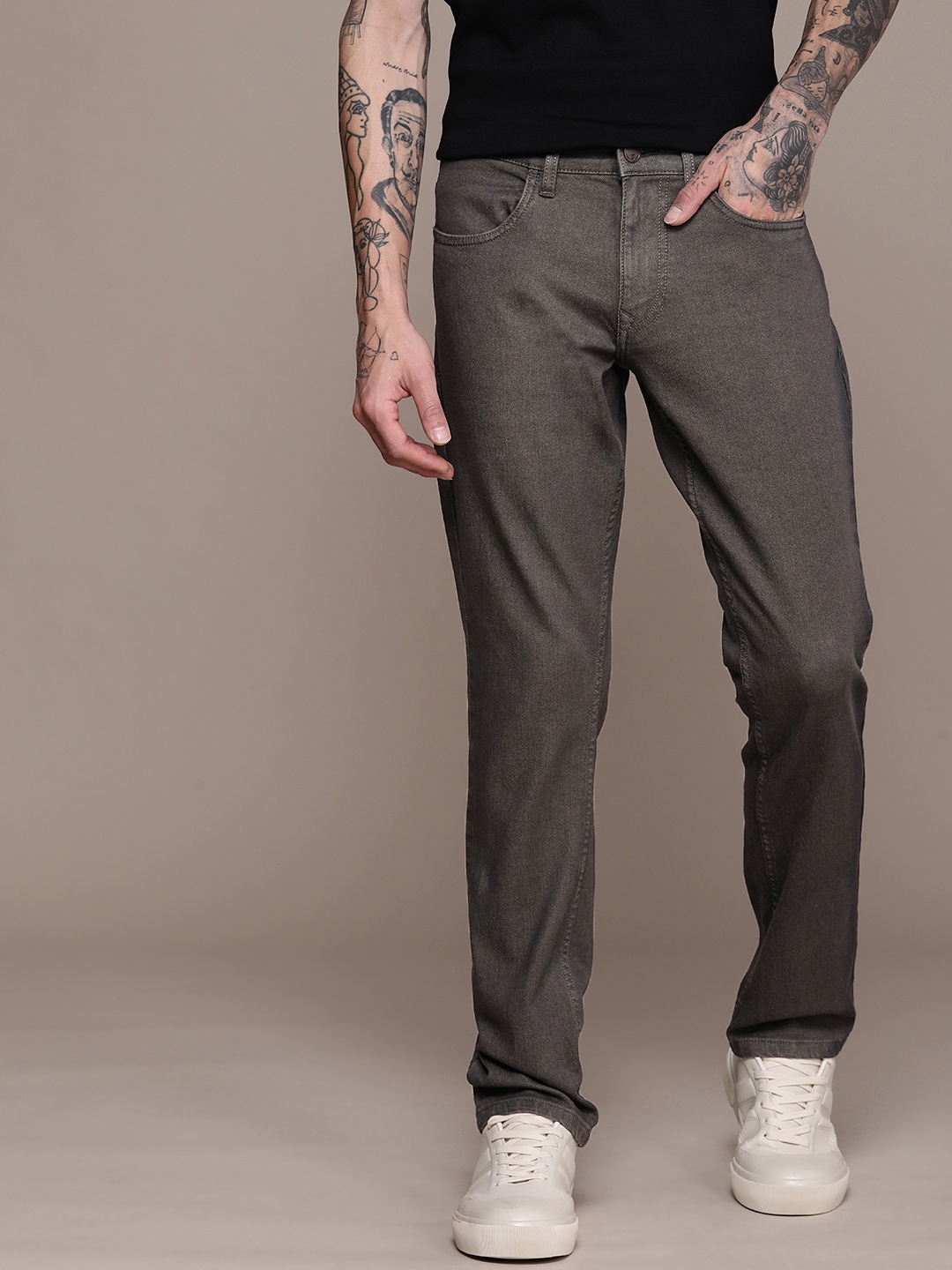 

WROGN Men Mid Rise Straight Fit Stretchable Jeans, Grey