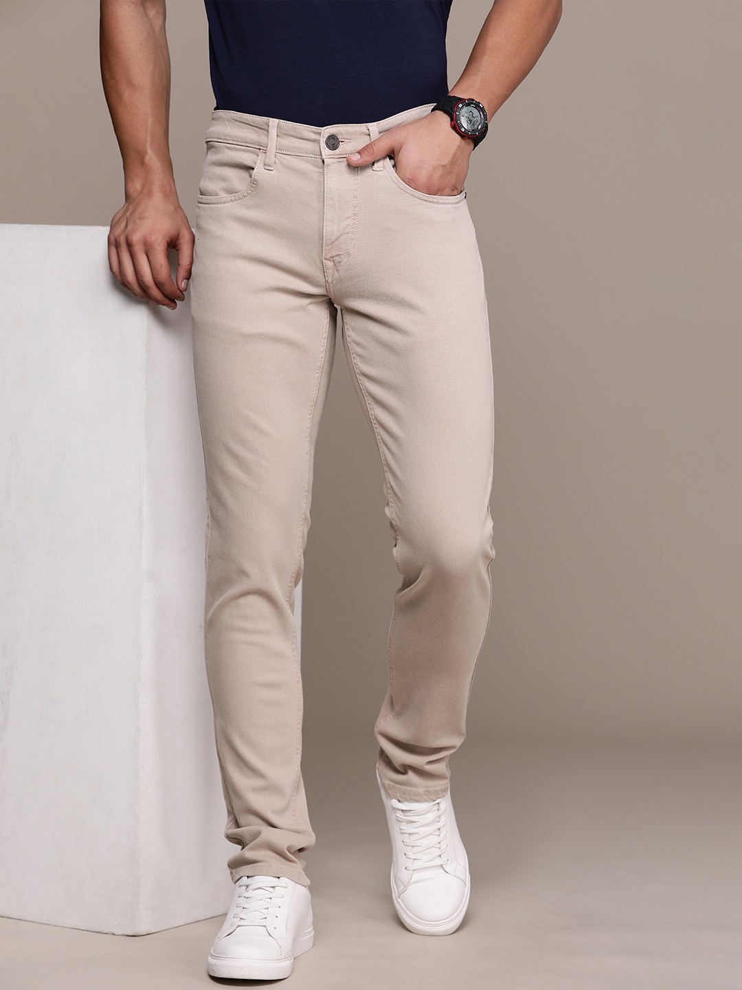 

WROGN Men Slim Fit Stretchable Jeans, Beige