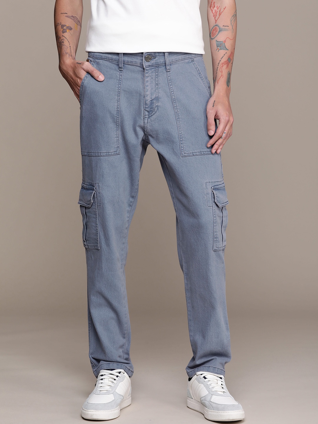 

WROGN Men Stretchable Cargo Jeans, Blue