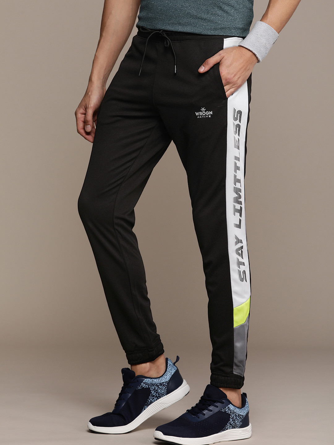 

WROGN ACTIVE Men Brand Logo Printed Mid-Rise Knitted Joggers With Side Stripes, Black