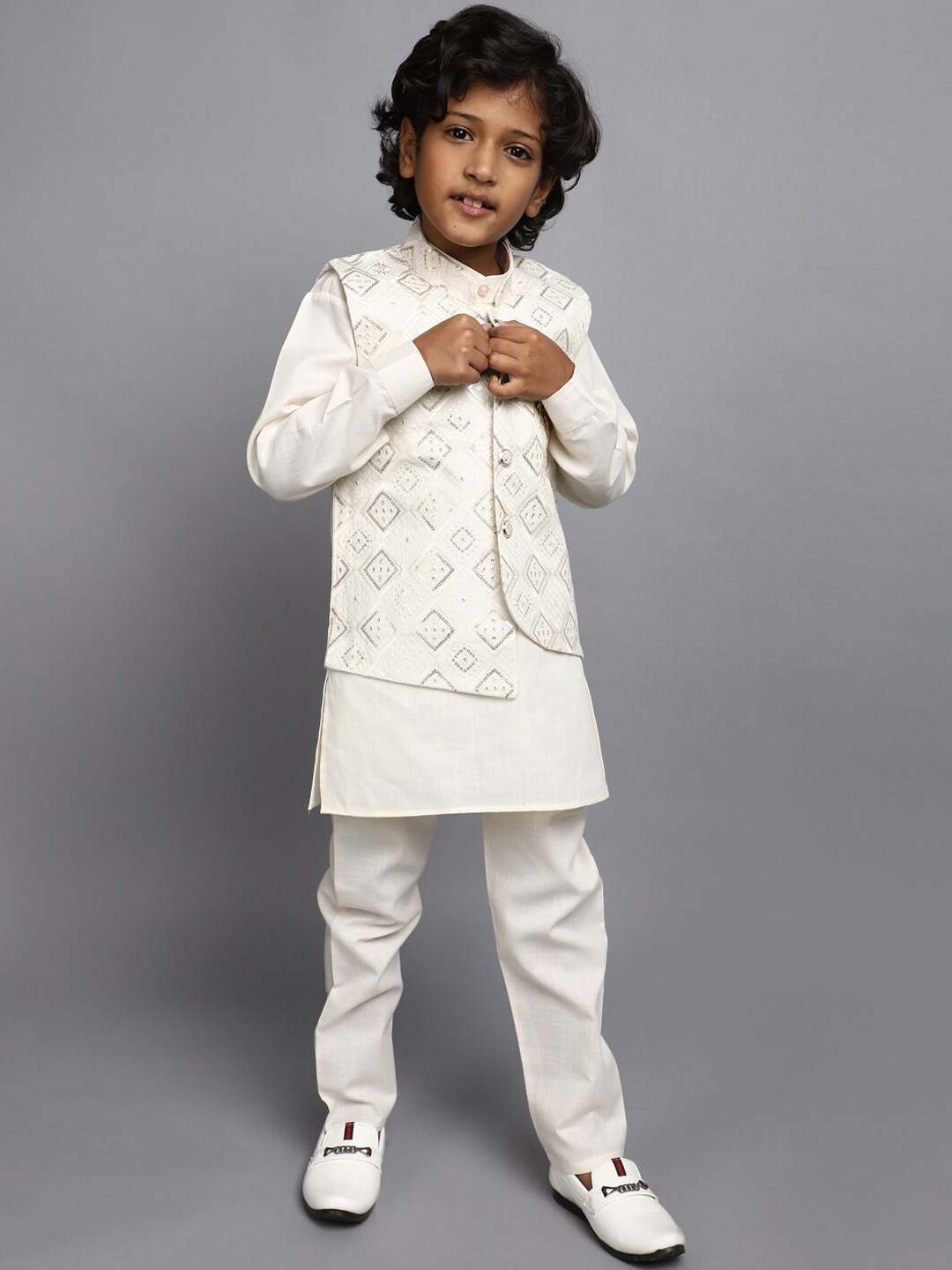 

V-Mart Embroidered Sherwani Set, Cream