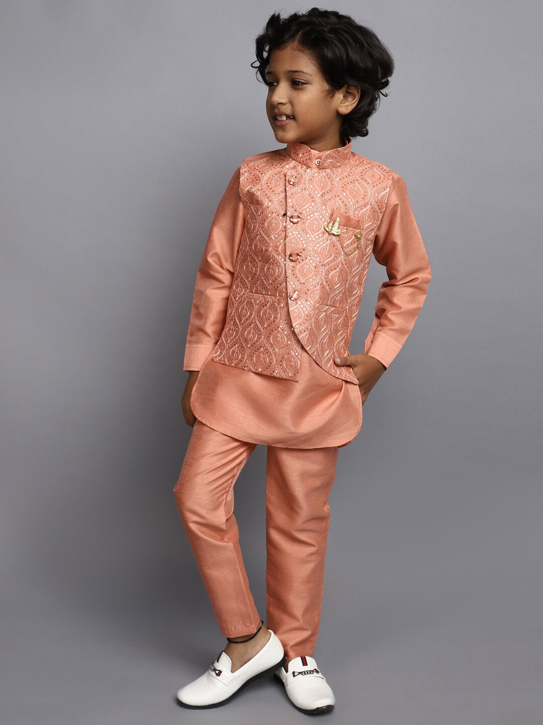 

V-Mart Boys Self-Design Sherwani Set, Peach