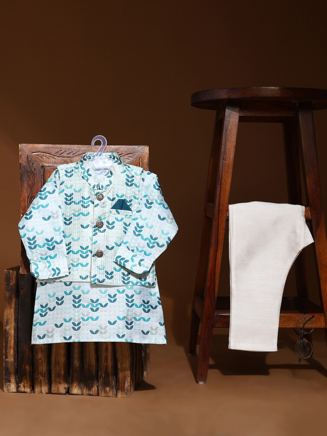 

V-Mart Infant Boys Ethnic Motifs Printed Cotton Straight Kurta & Pyjama With Nehru Jacket, Green