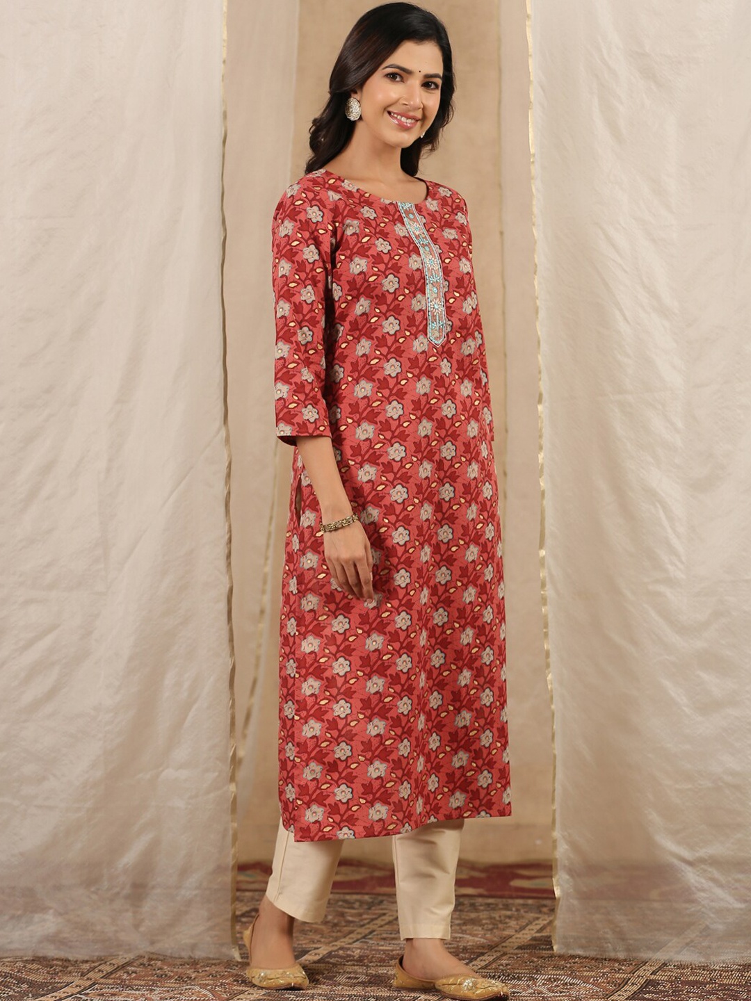 

RangDeep Floral Printed Thread Work Pure Cotton Kurta, Red