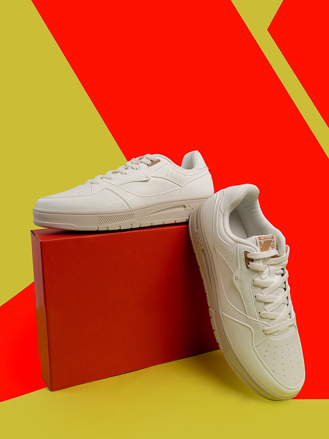 

Xtep Men Perforations Sneakers, White
