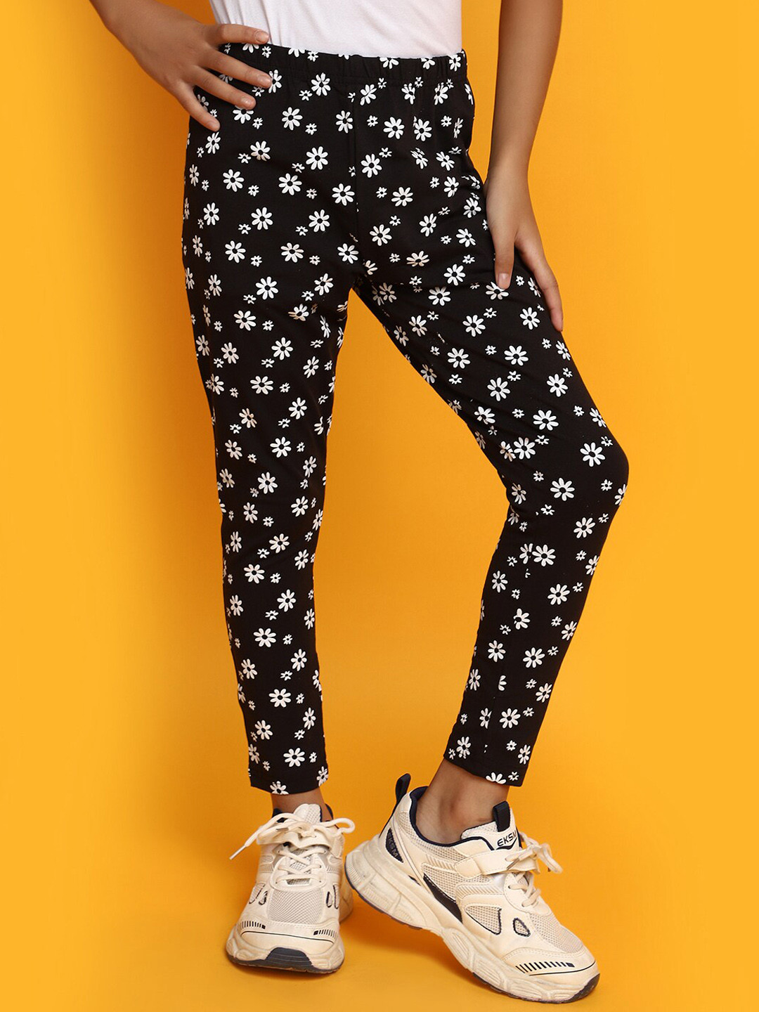 

V-Mart Girls Printed Ankle Length Leggings, Black