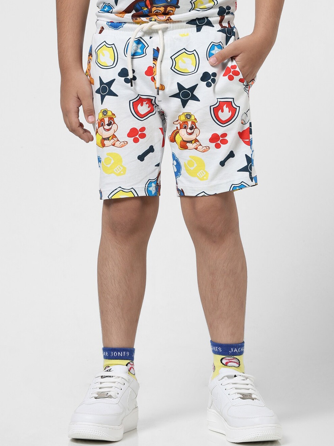 

Jack & Jones Junior Boys Graphic Printed Mid-Rise Cotton Regular Shorts, White