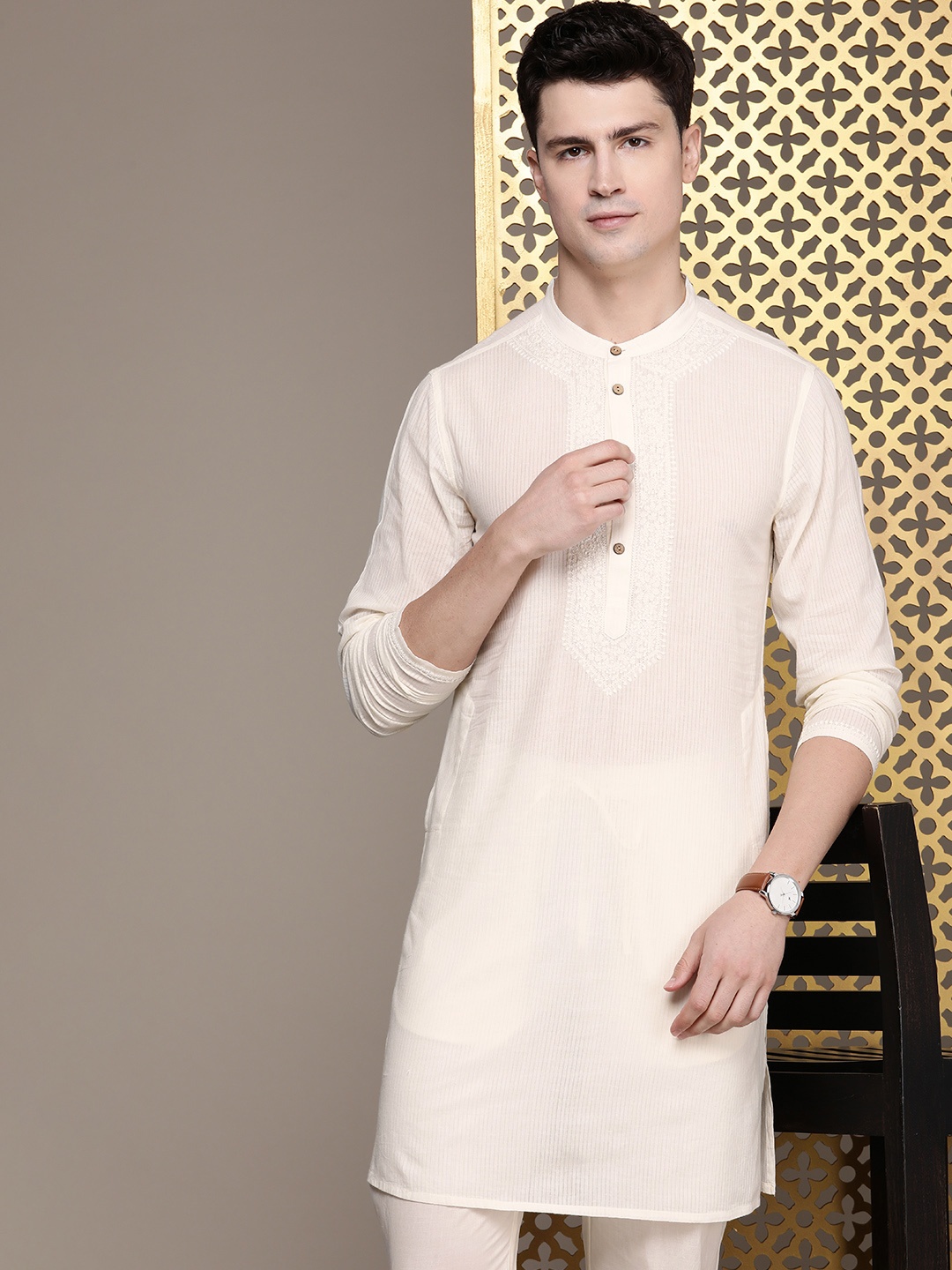 

House of Pataudi Men Jashn Yoke Design Thread Work Pure Cotton Kurta With Pyjamas, Cream