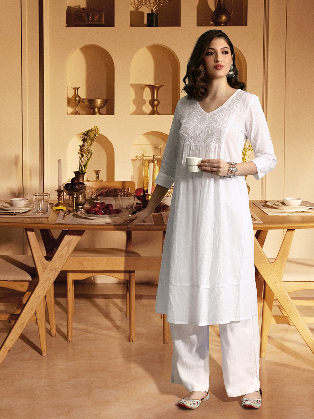 

House of Pataudi Chikankari Embroidered Dobby Jashn Kurta, White