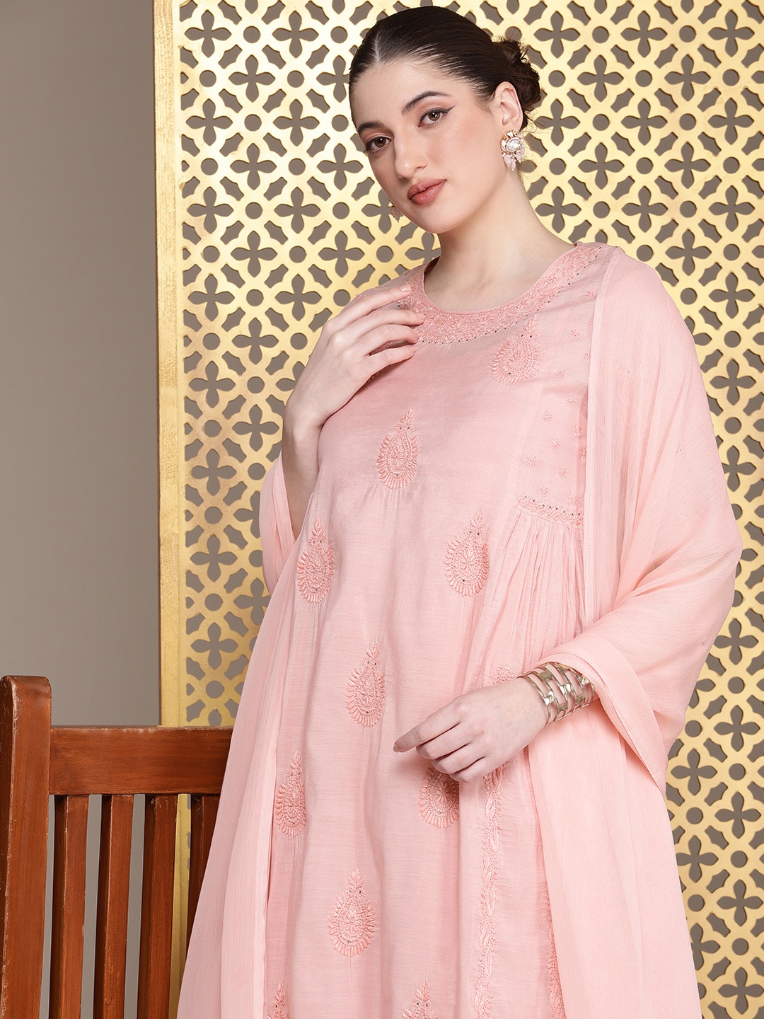 

House of Pataudi Floral Chikankari Embroidered flared Jashn Kurta with Palazzo & Dupatta, Peach