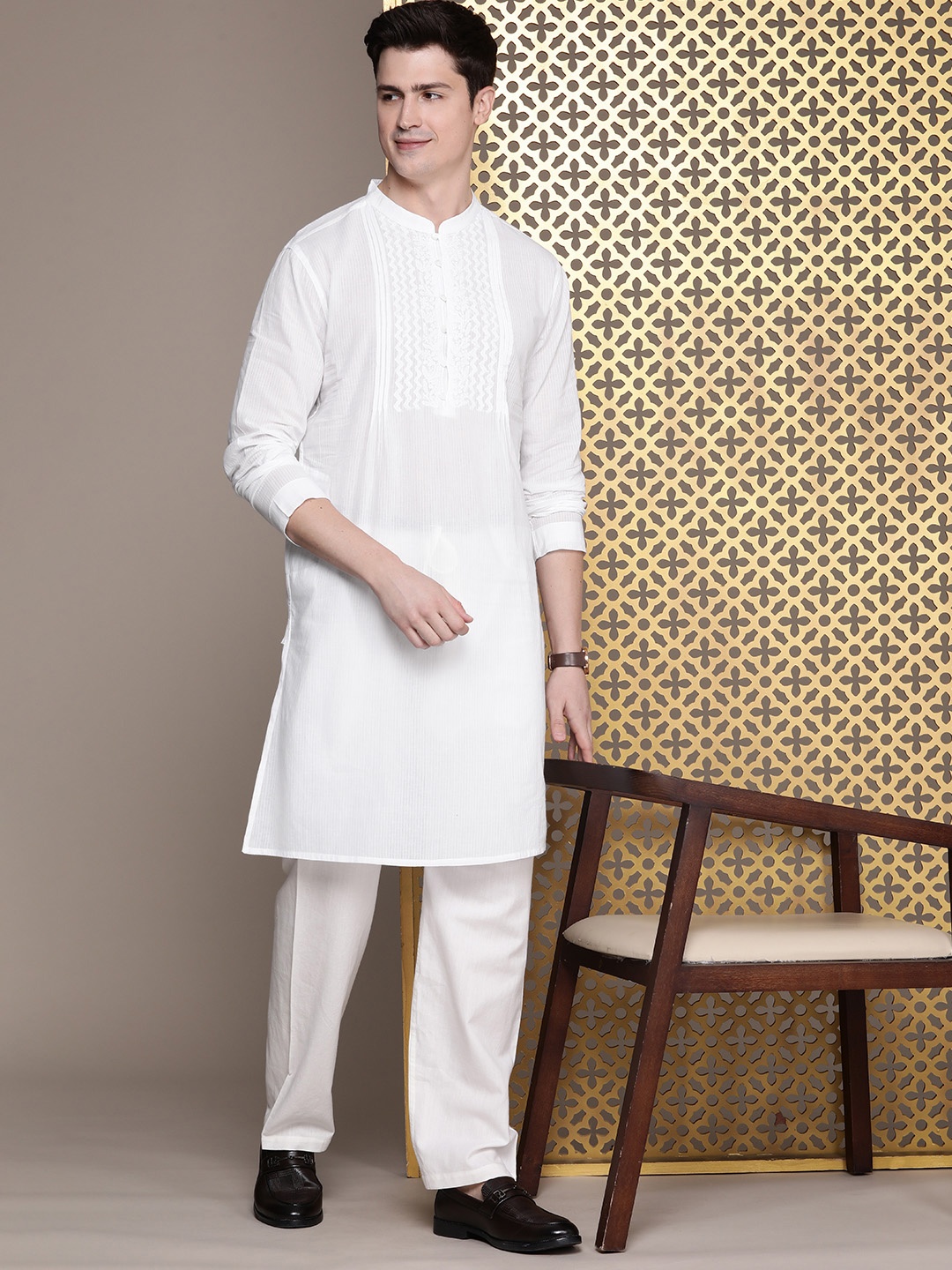 

House of Pataudi Pure Cotton Chikankari Embroidered Jashn Kurta, White