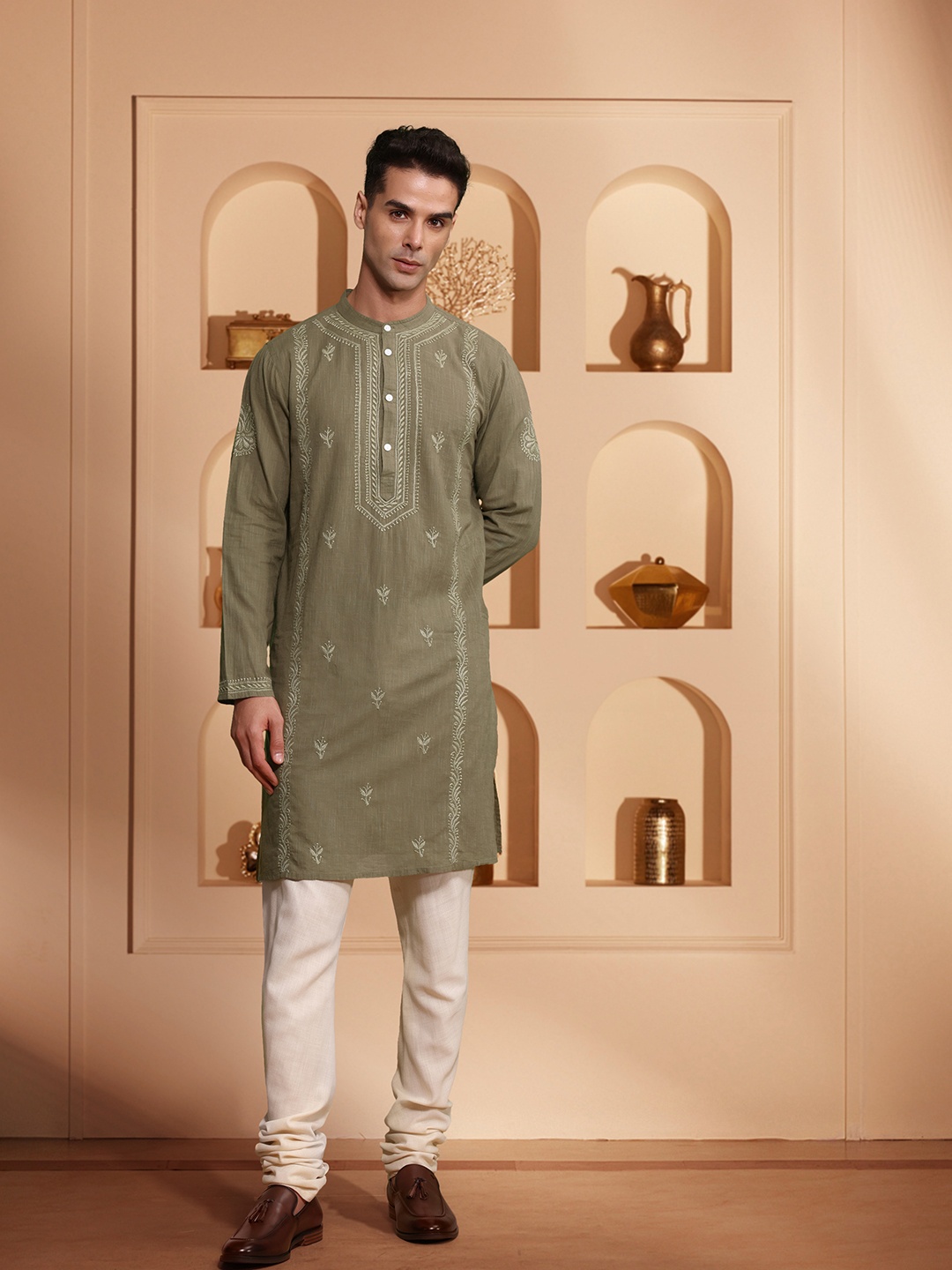 

House of Pataudi Pure Cotton Chikankari Embroidered Jashn Kurta, Olive